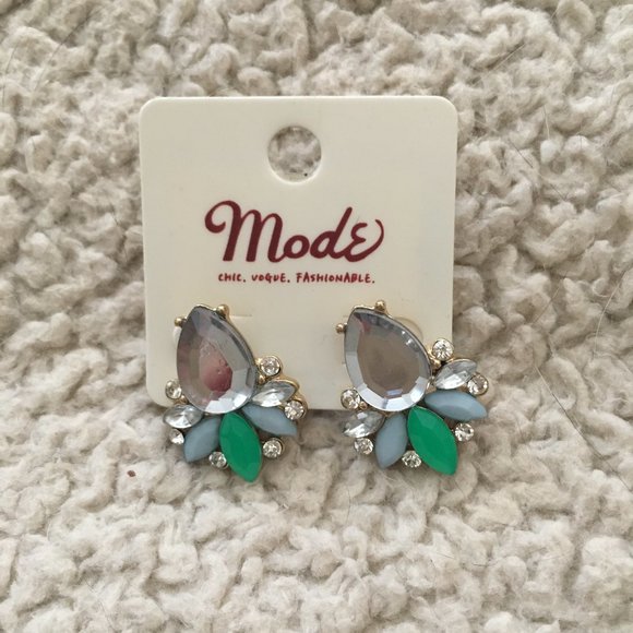 NWT Green and White Statement Earrings - Picture 1 of 1